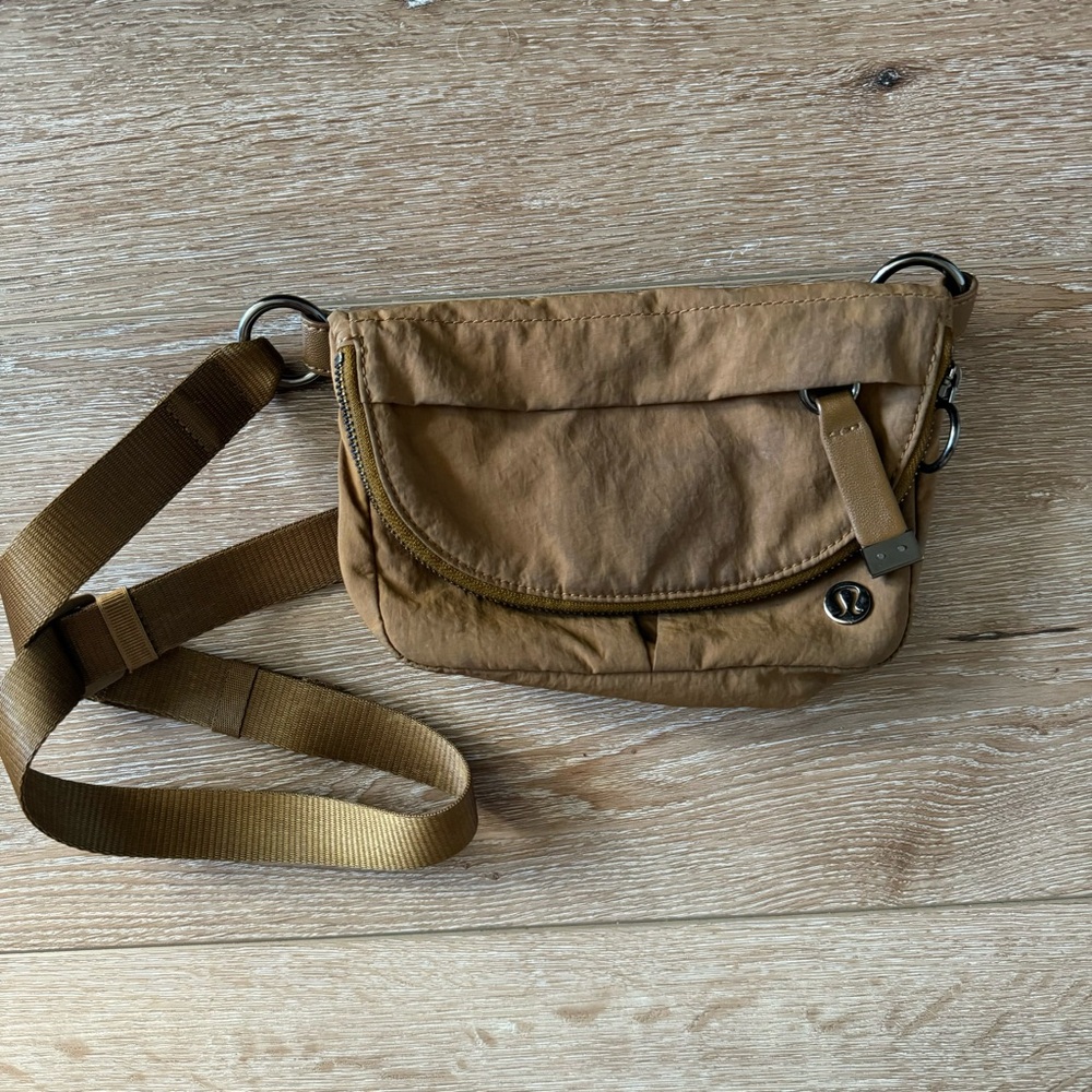Lululemon light brown fold over fanny pack 2ml micro